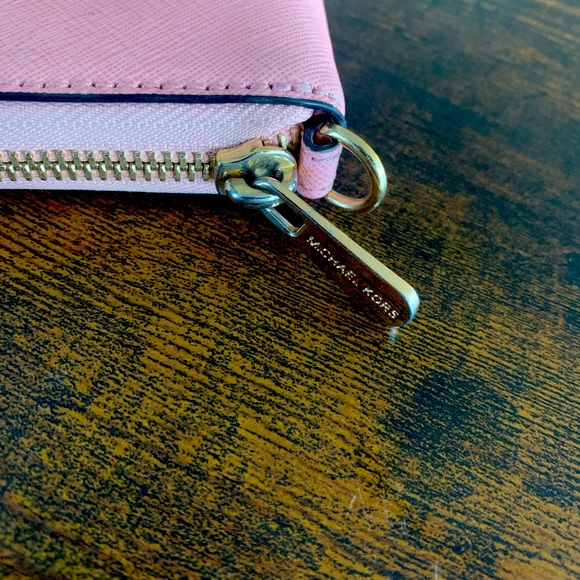 Michael Kors Wallet - Picture 5 of 6